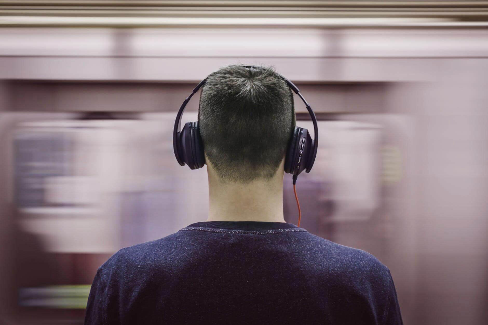 headphones-subway